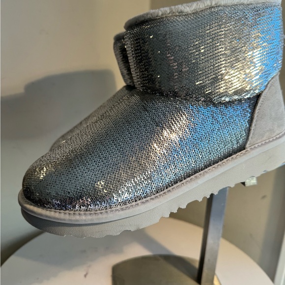 Ugg Kids' Classic Mini Sequin Boot big girl youth size 5 - Picture 6 of 8